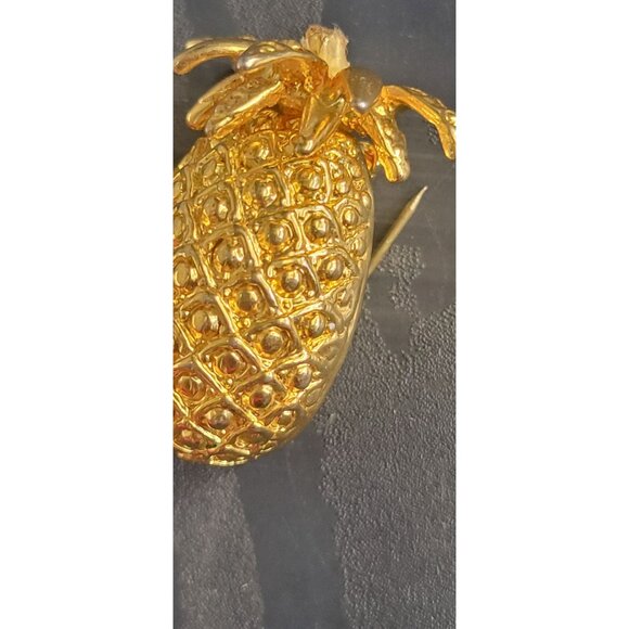 Vintage Gold Tone Pineapple Brooch Pin small - Picture 7 of 11